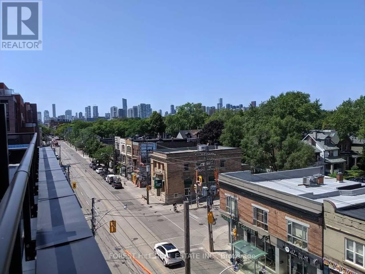 402 - 899 QUEEN STREET E