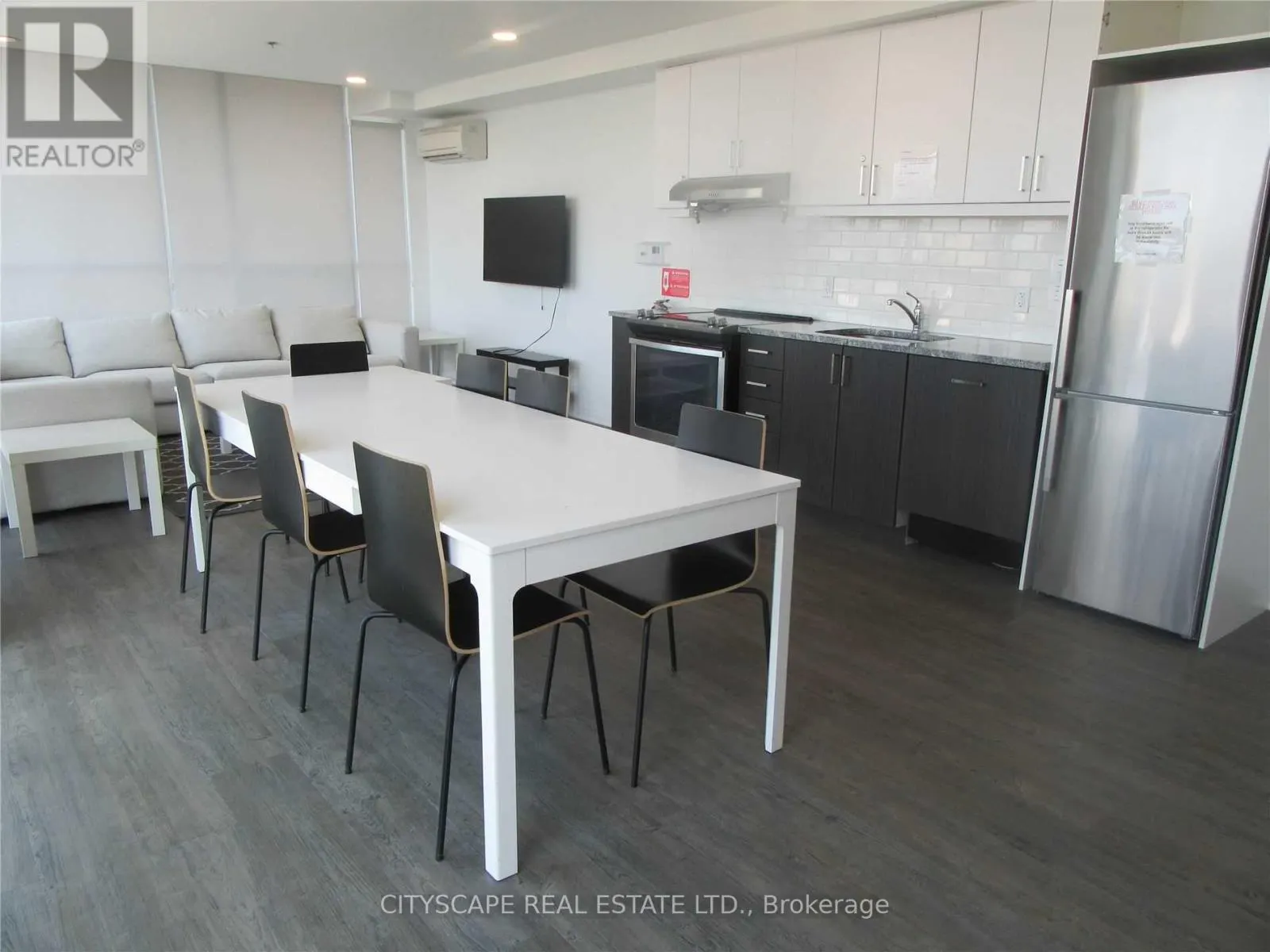 516 - 1900 SIMCOE STREET N