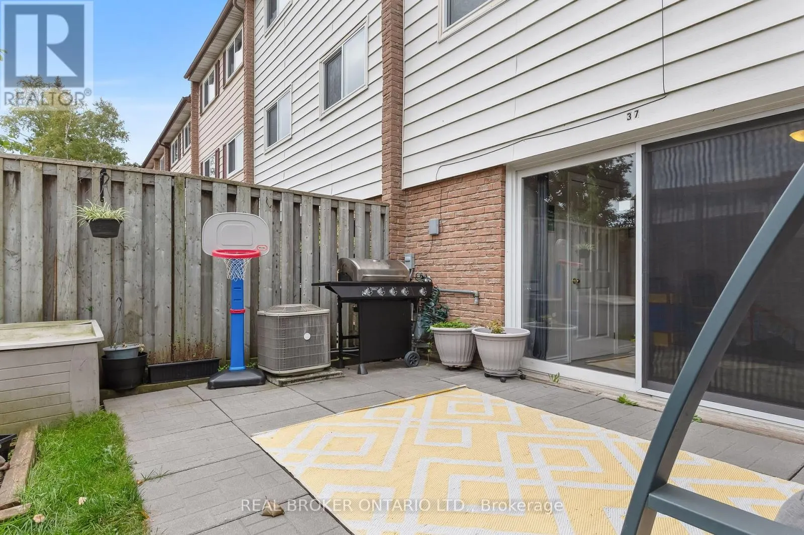 37 - 321 BLACKTHORN STREET