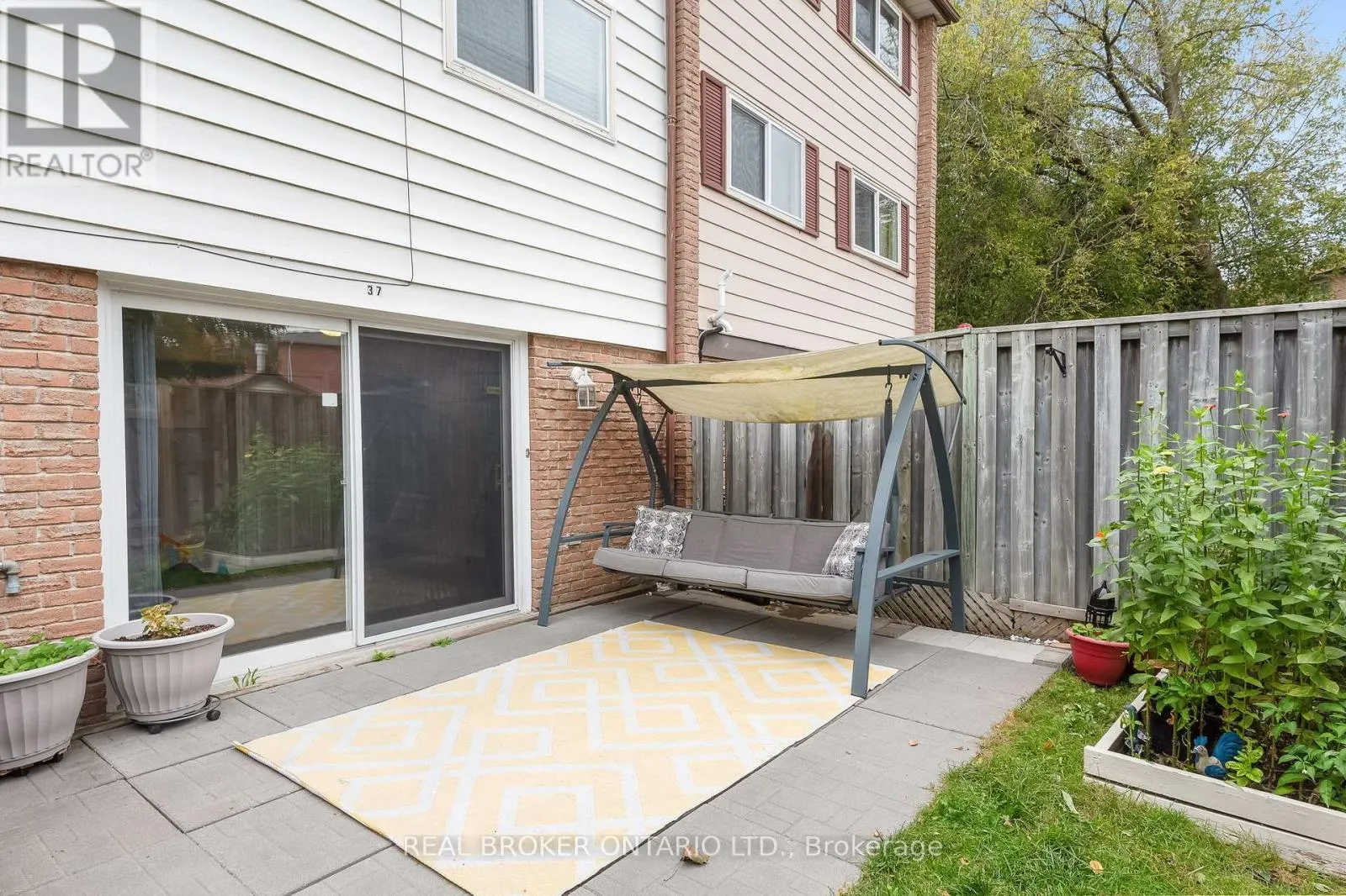 37 - 321 BLACKTHORN STREET