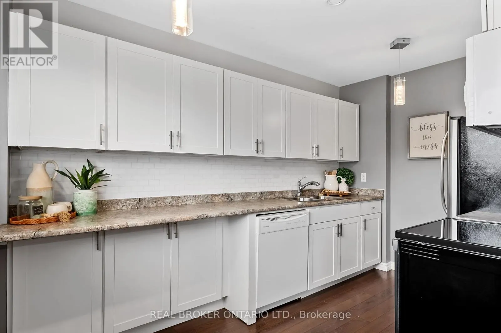 37 - 321 BLACKTHORN STREET