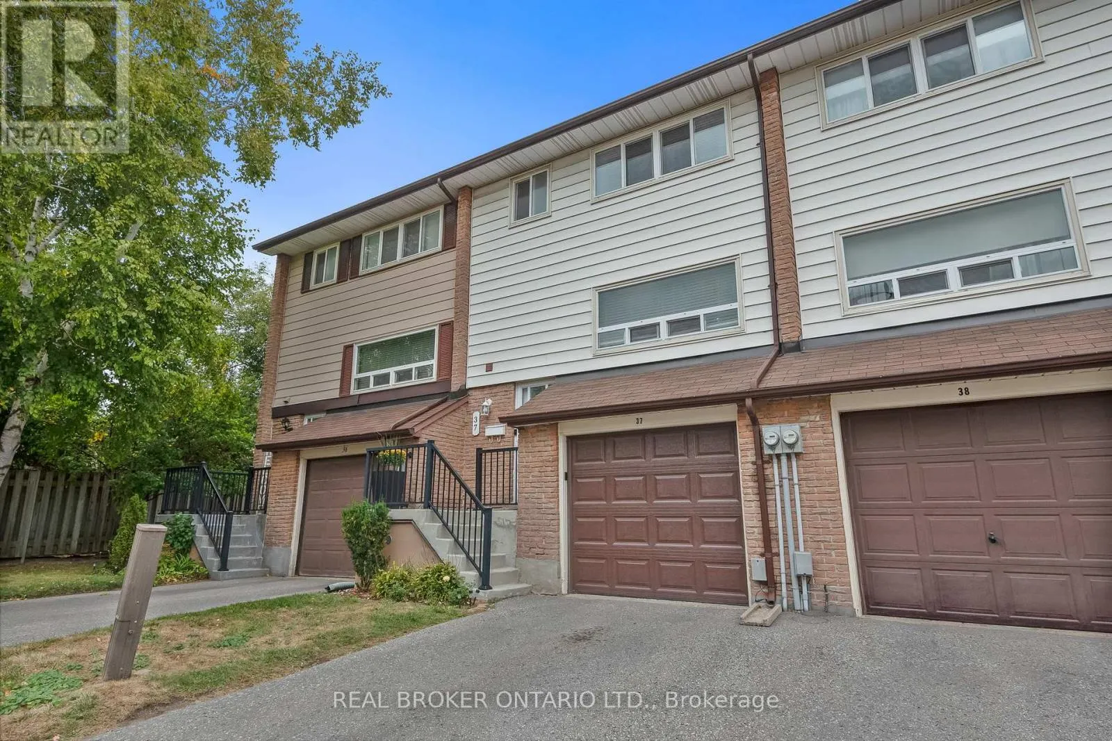 37 - 321 BLACKTHORN STREET