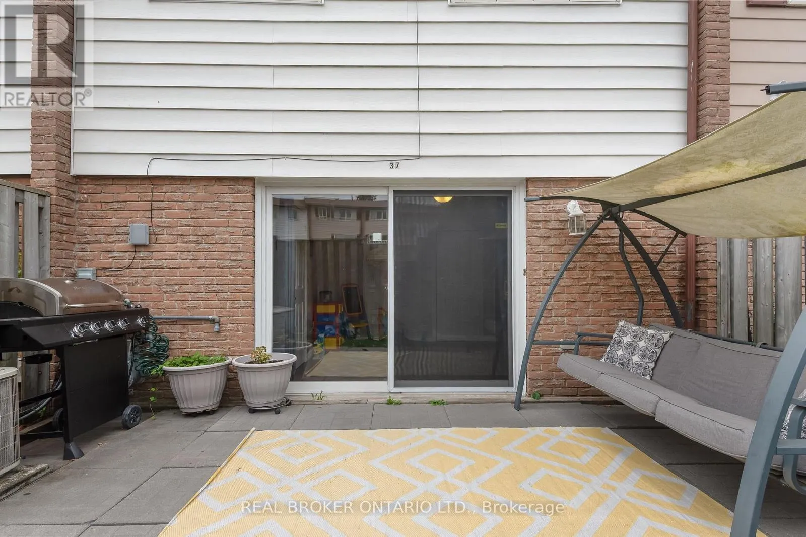 37 - 321 BLACKTHORN STREET