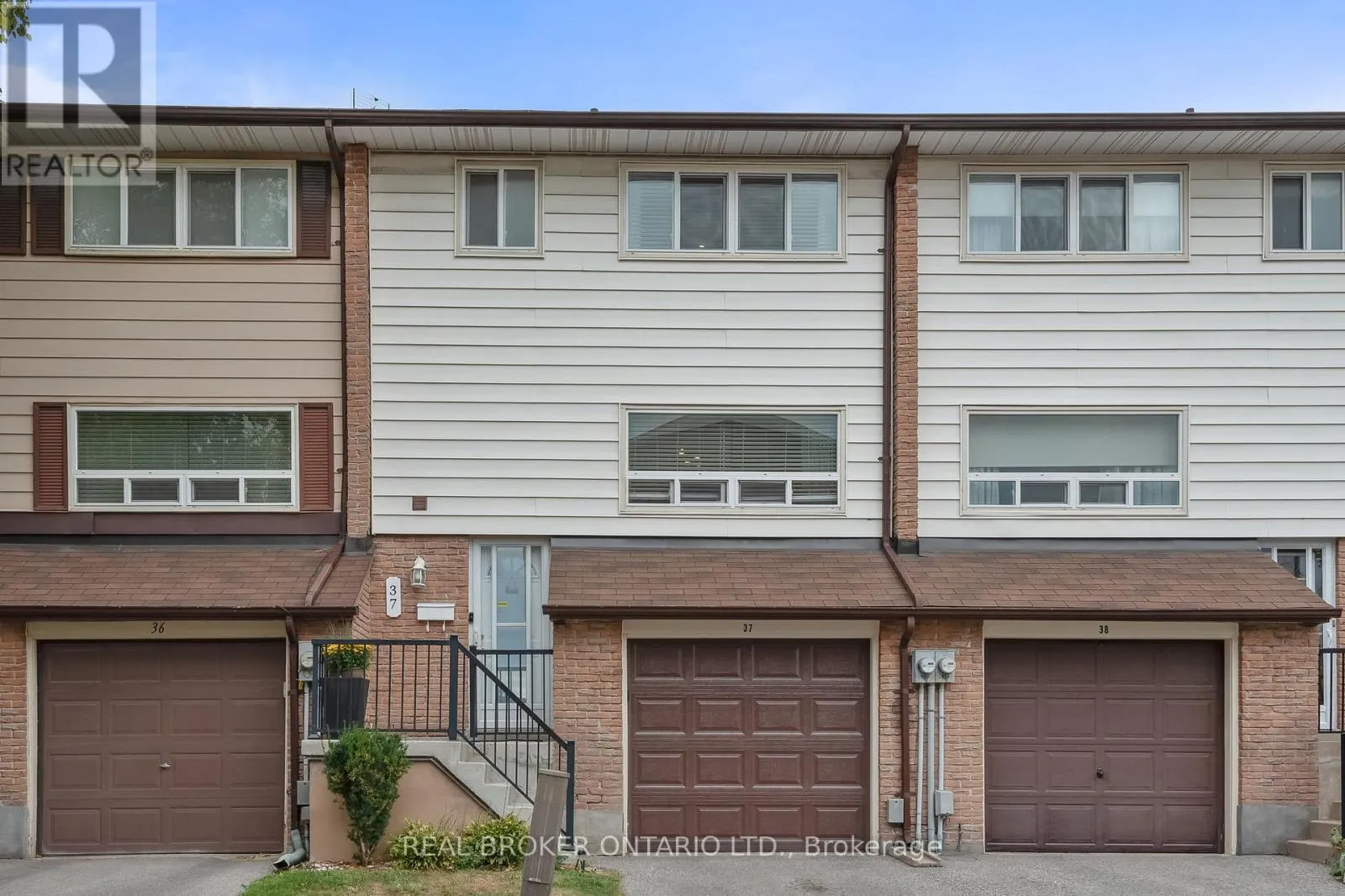 37 - 321 BLACKTHORN STREET