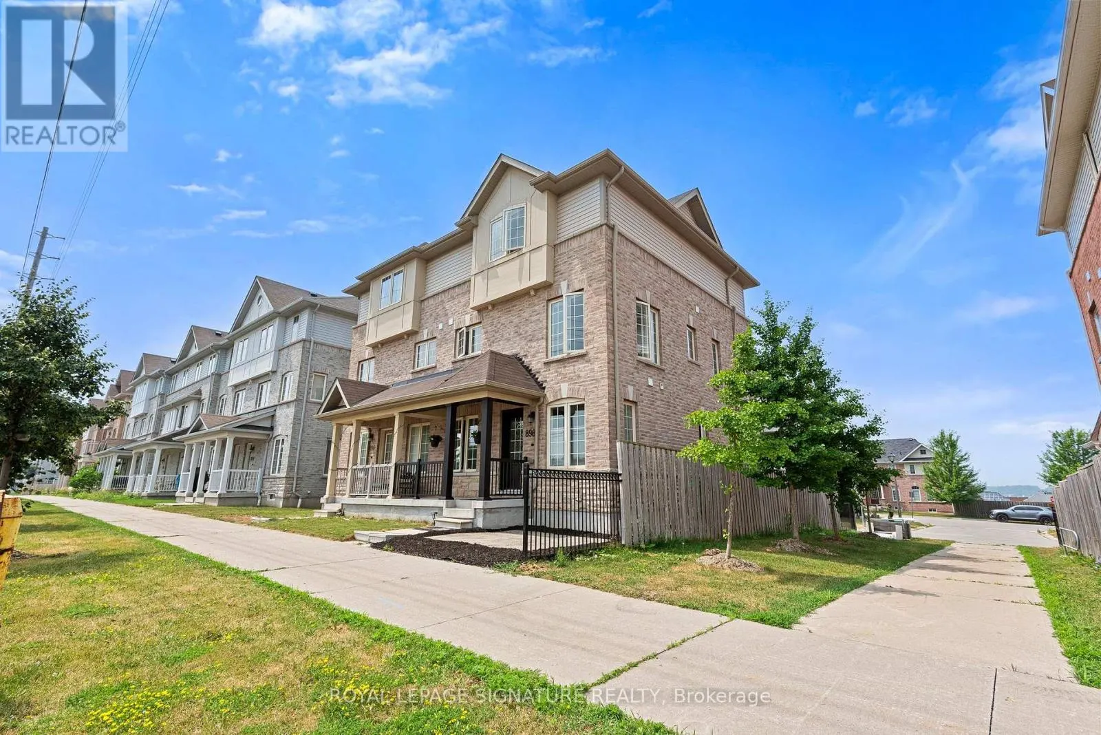 898 AUDLEY ROAD N