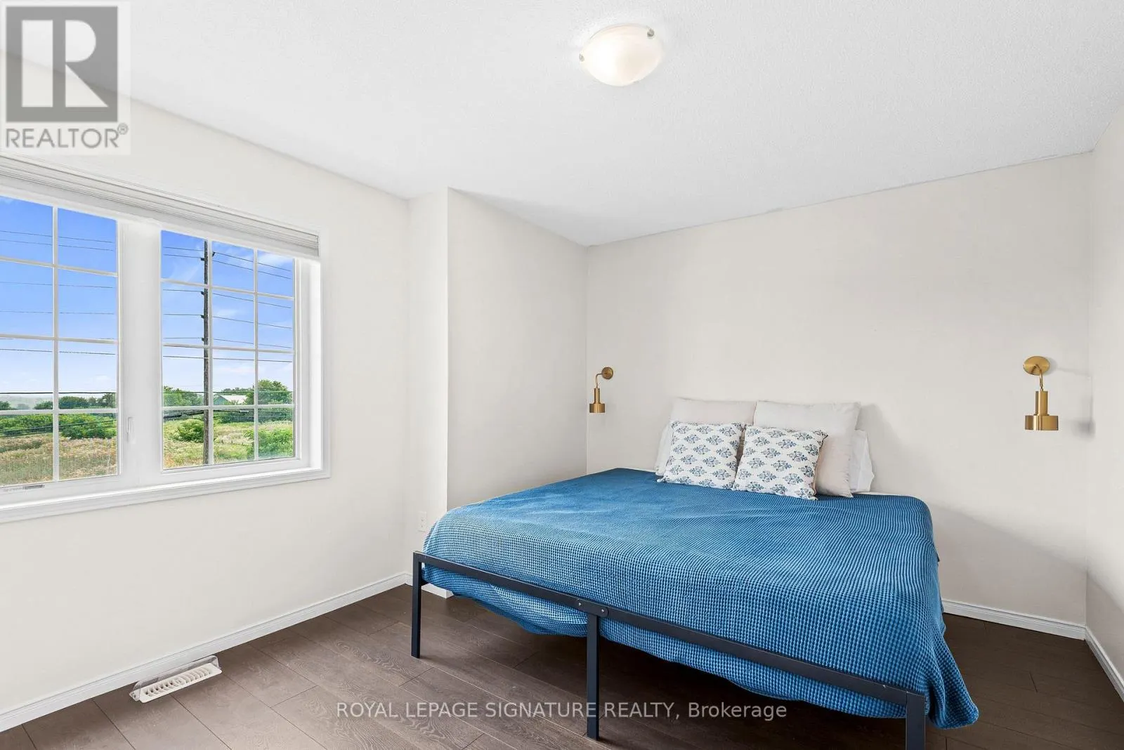 898 AUDLEY ROAD N