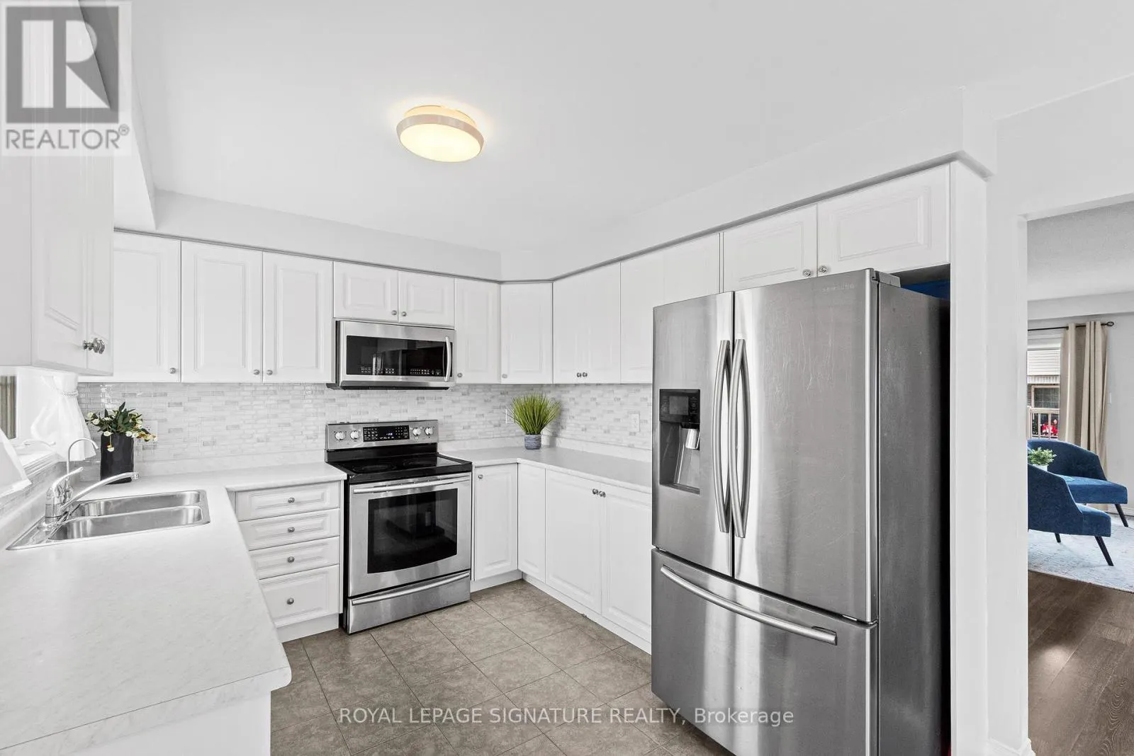 898 AUDLEY ROAD N