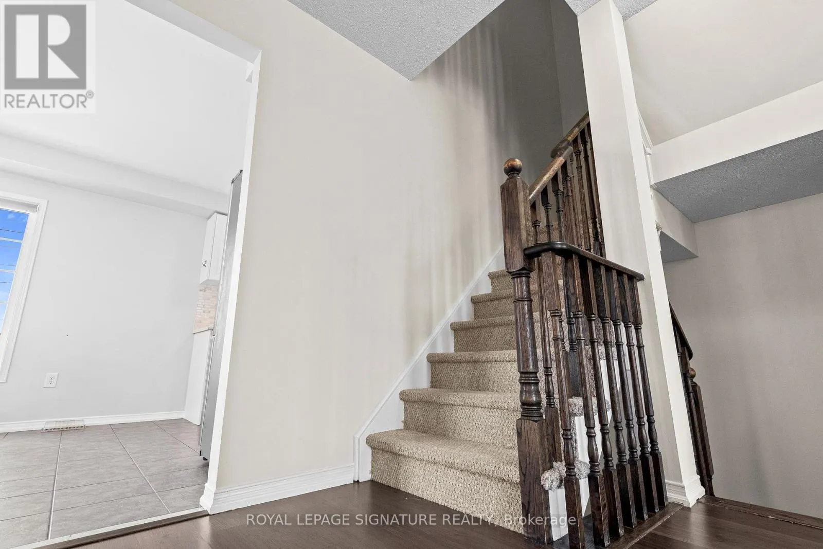 898 AUDLEY ROAD N