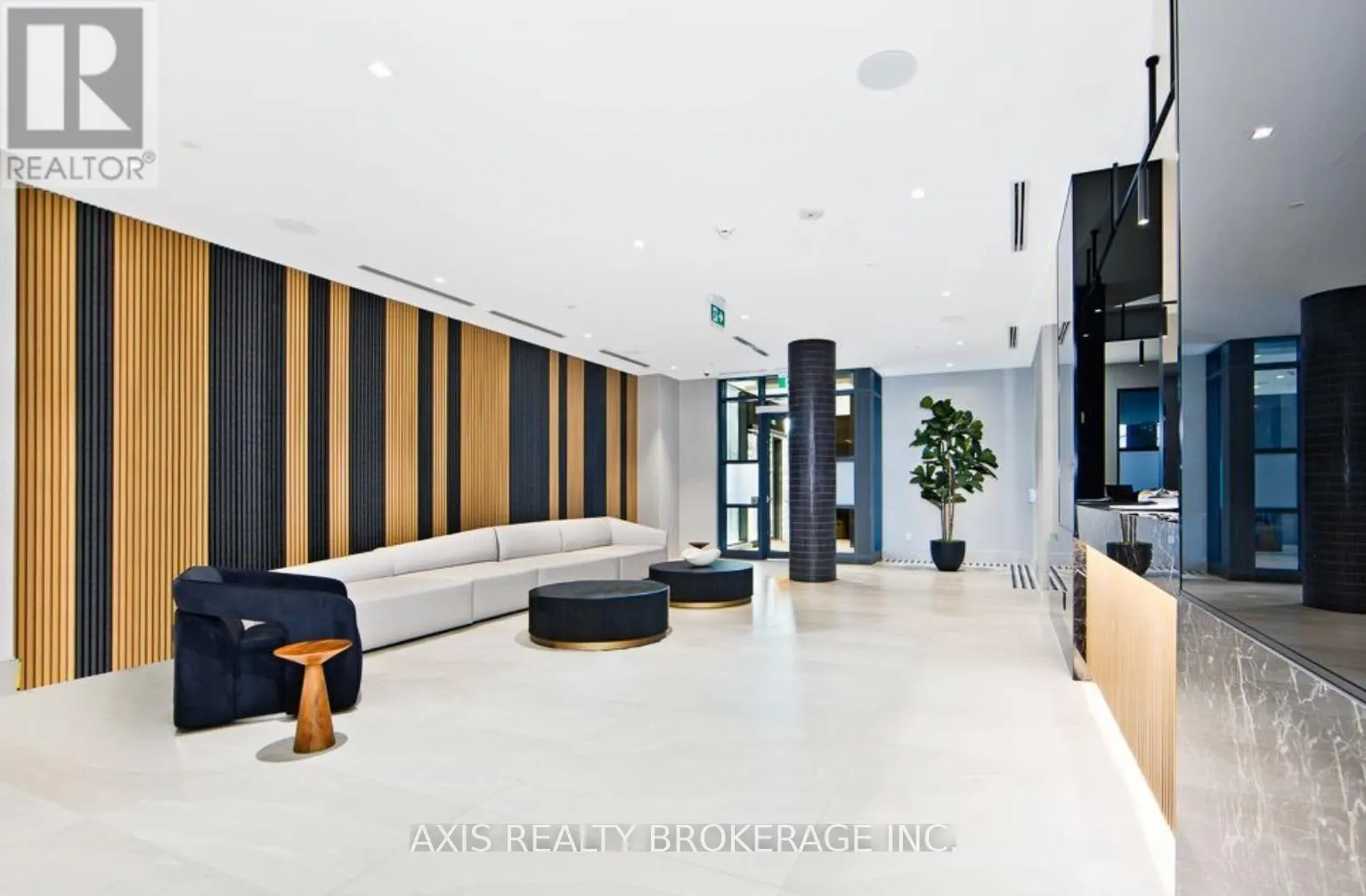 1224 - 2545 SIMCOE STREET N
