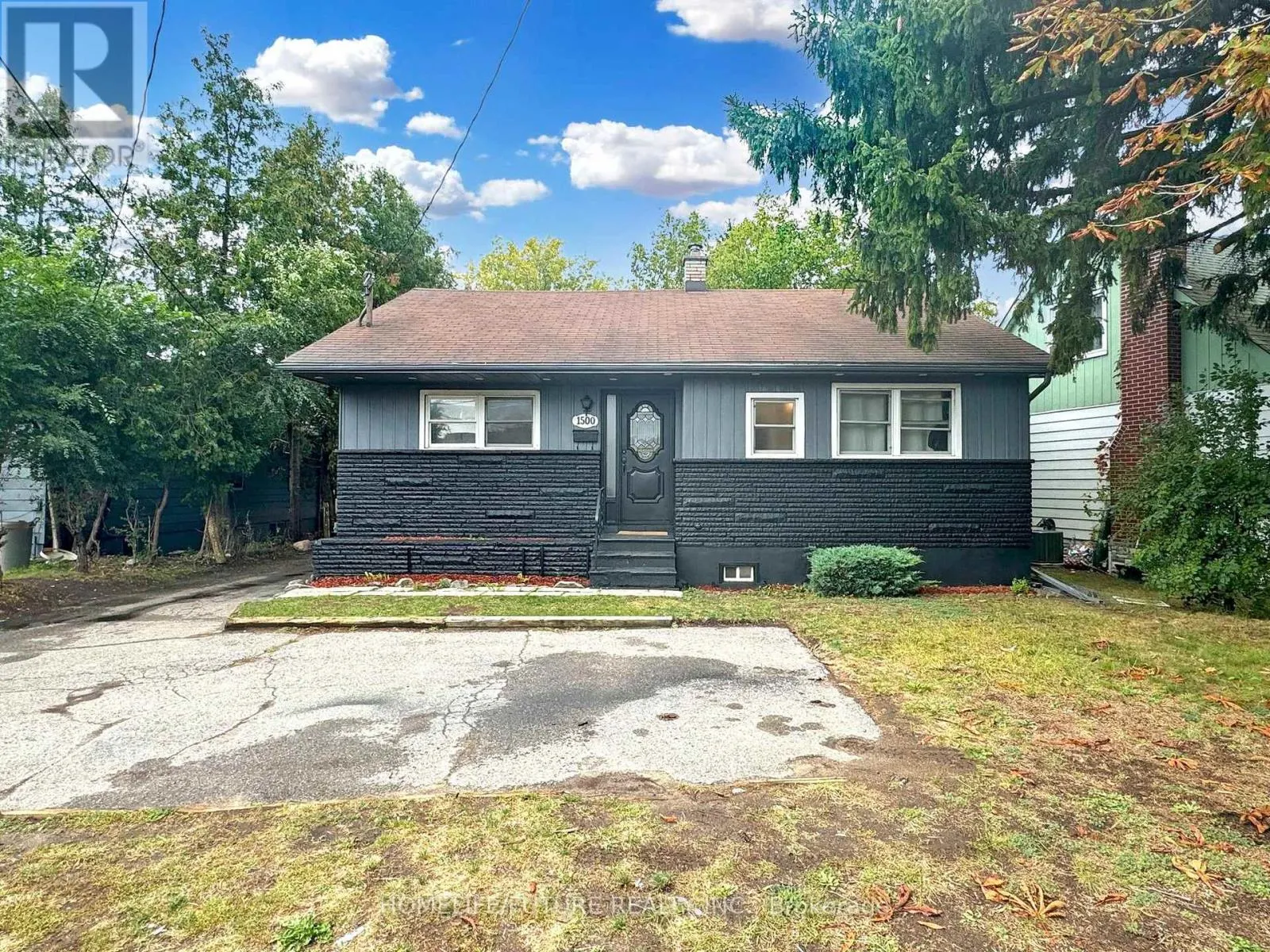 1500 SIMCOE STREET N
