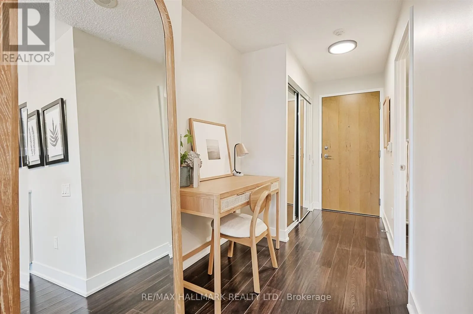 302 - 1048 BROADVIEW AVENUE