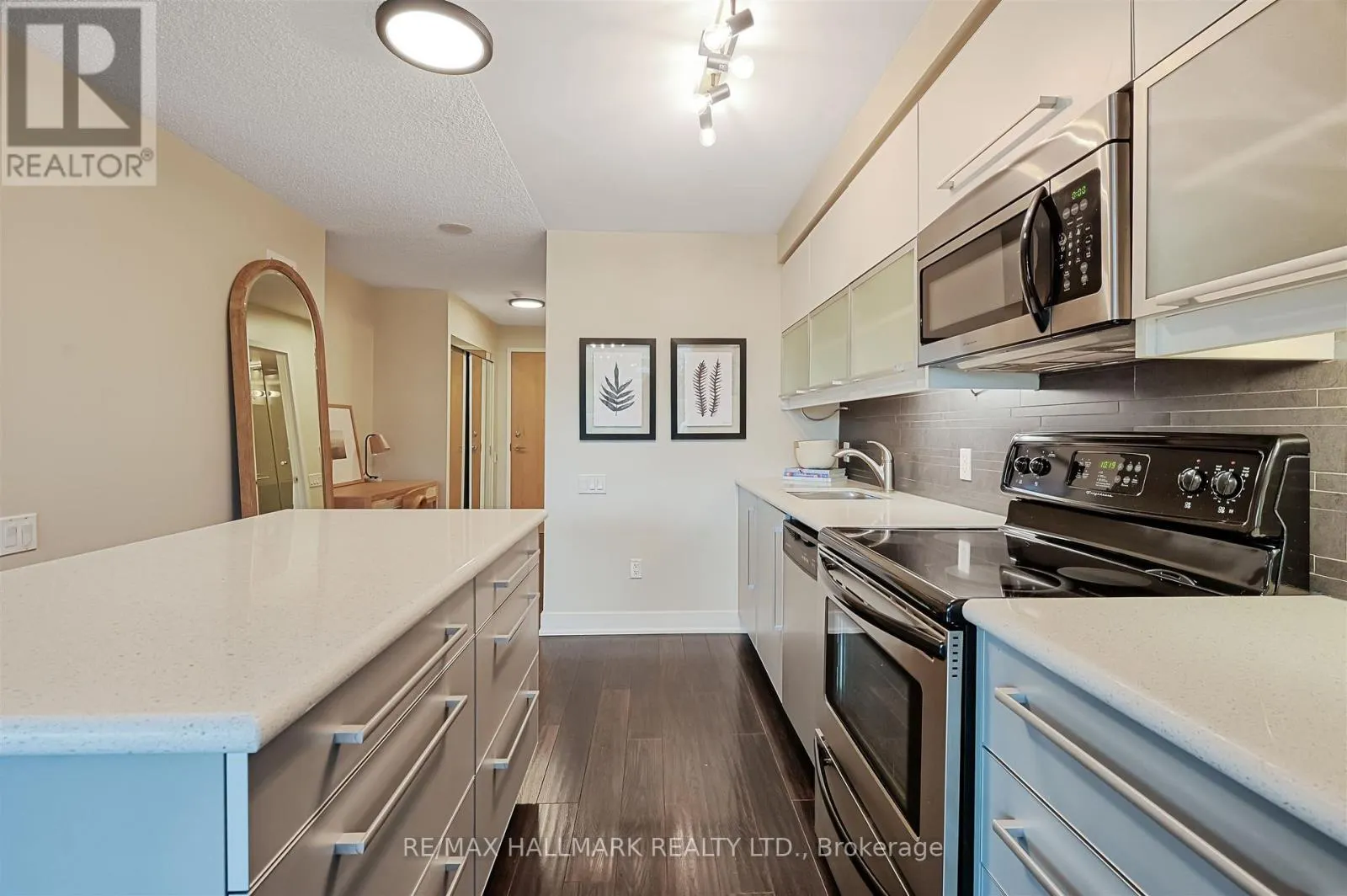 302 - 1048 BROADVIEW AVENUE