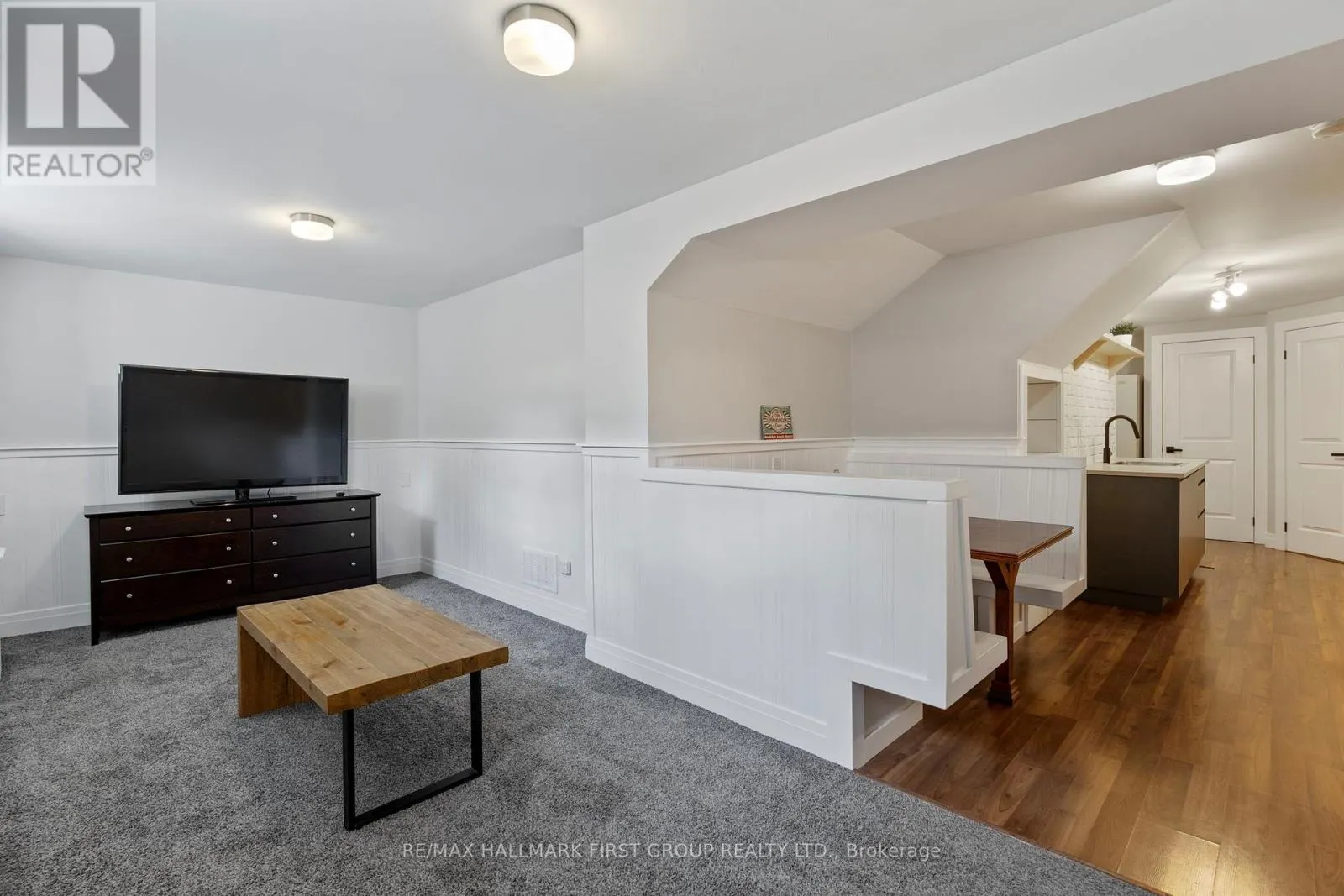 111 CLAYTON CRESCENT