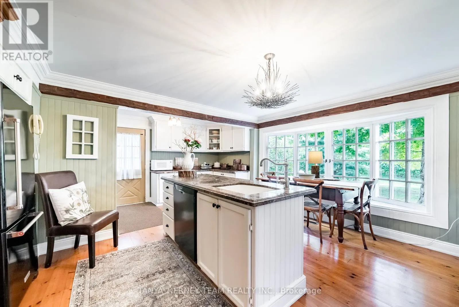 130 MYRTLE ROAD E