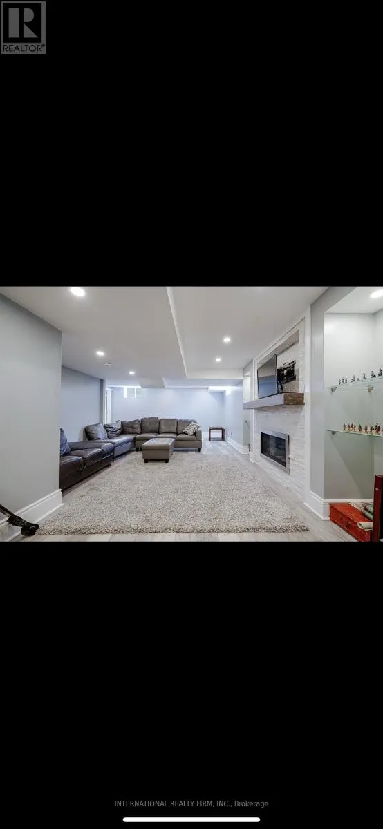 60 KENNETH COLE DRIVE