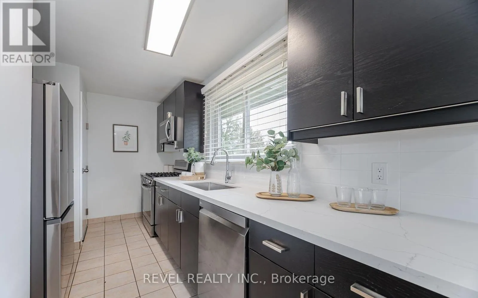 -MAIN LEVEL - 283 PORTER STREET