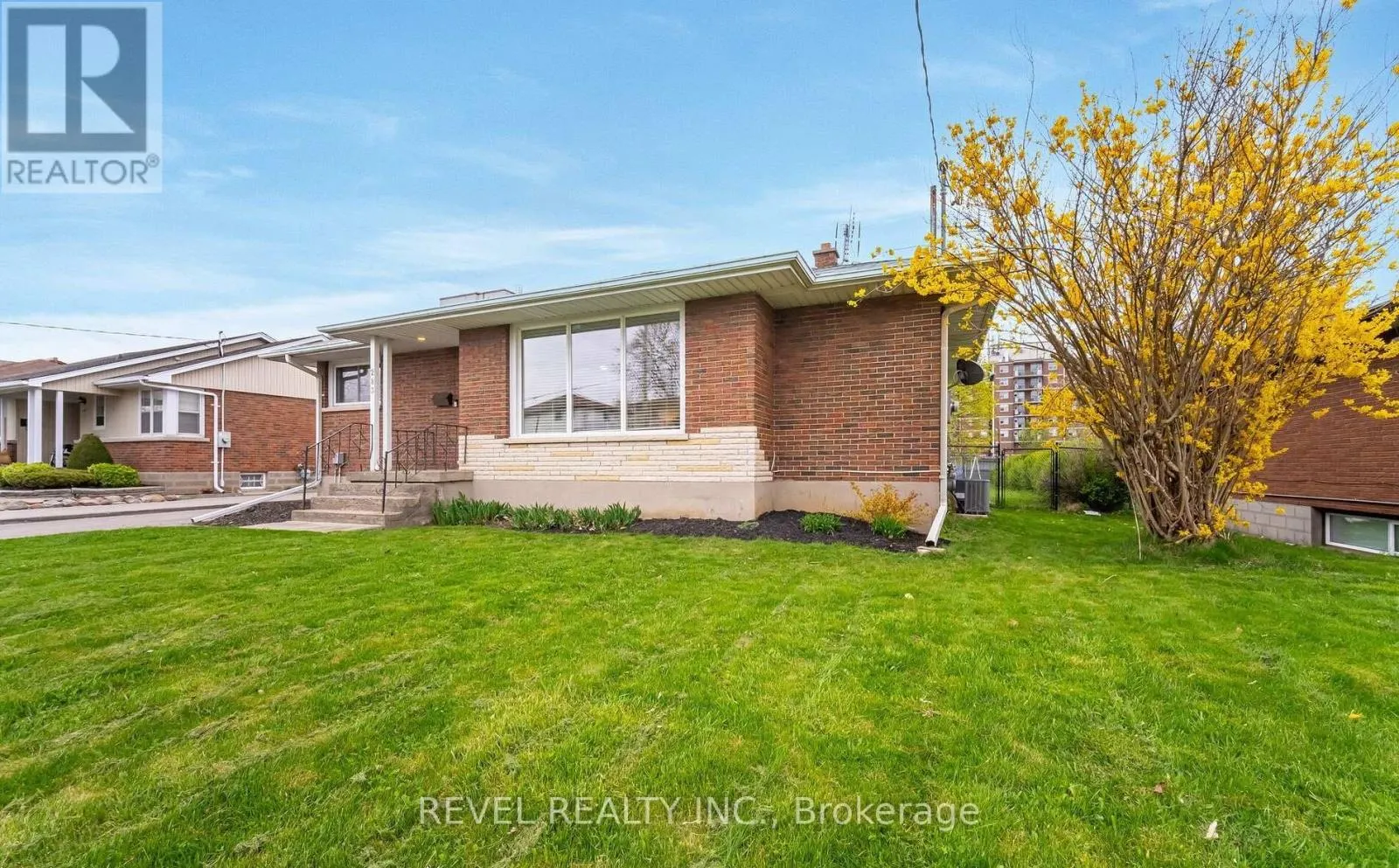 -MAIN LEVEL - 283 PORTER STREET
