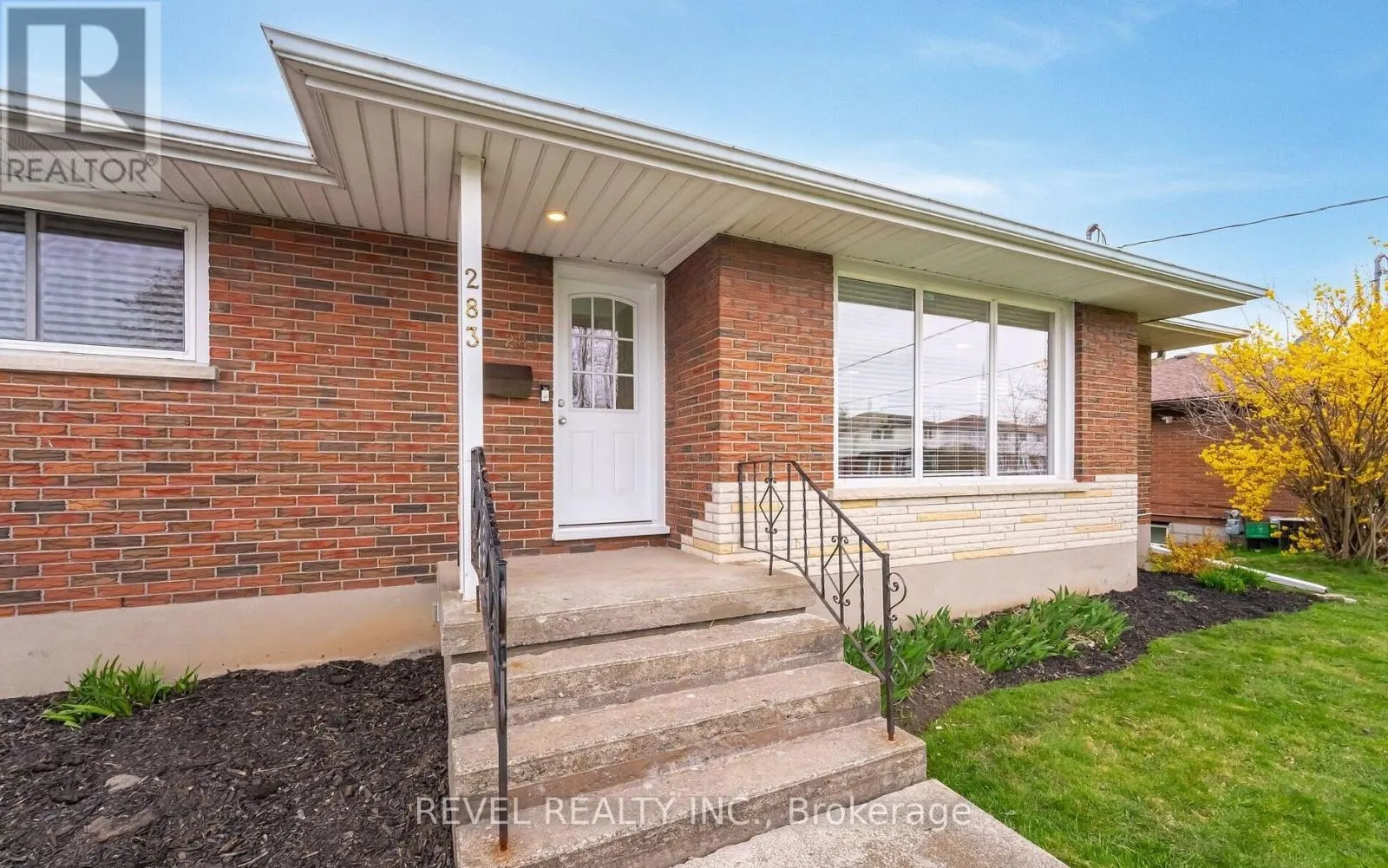 -MAIN LEVEL - 283 PORTER STREET