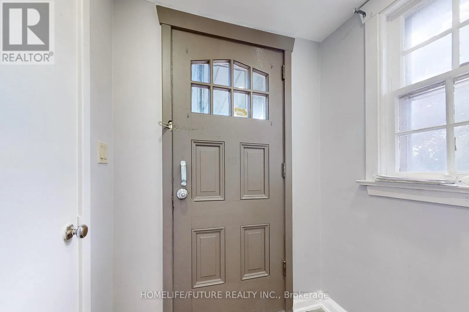 1496 SIMCOE STREET N