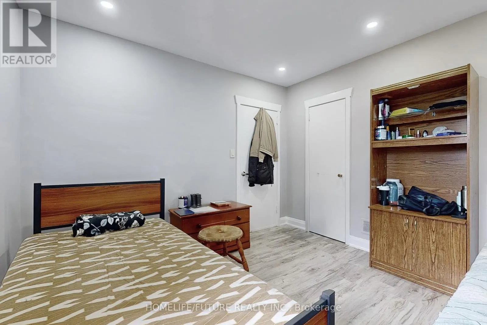1496 SIMCOE STREET N