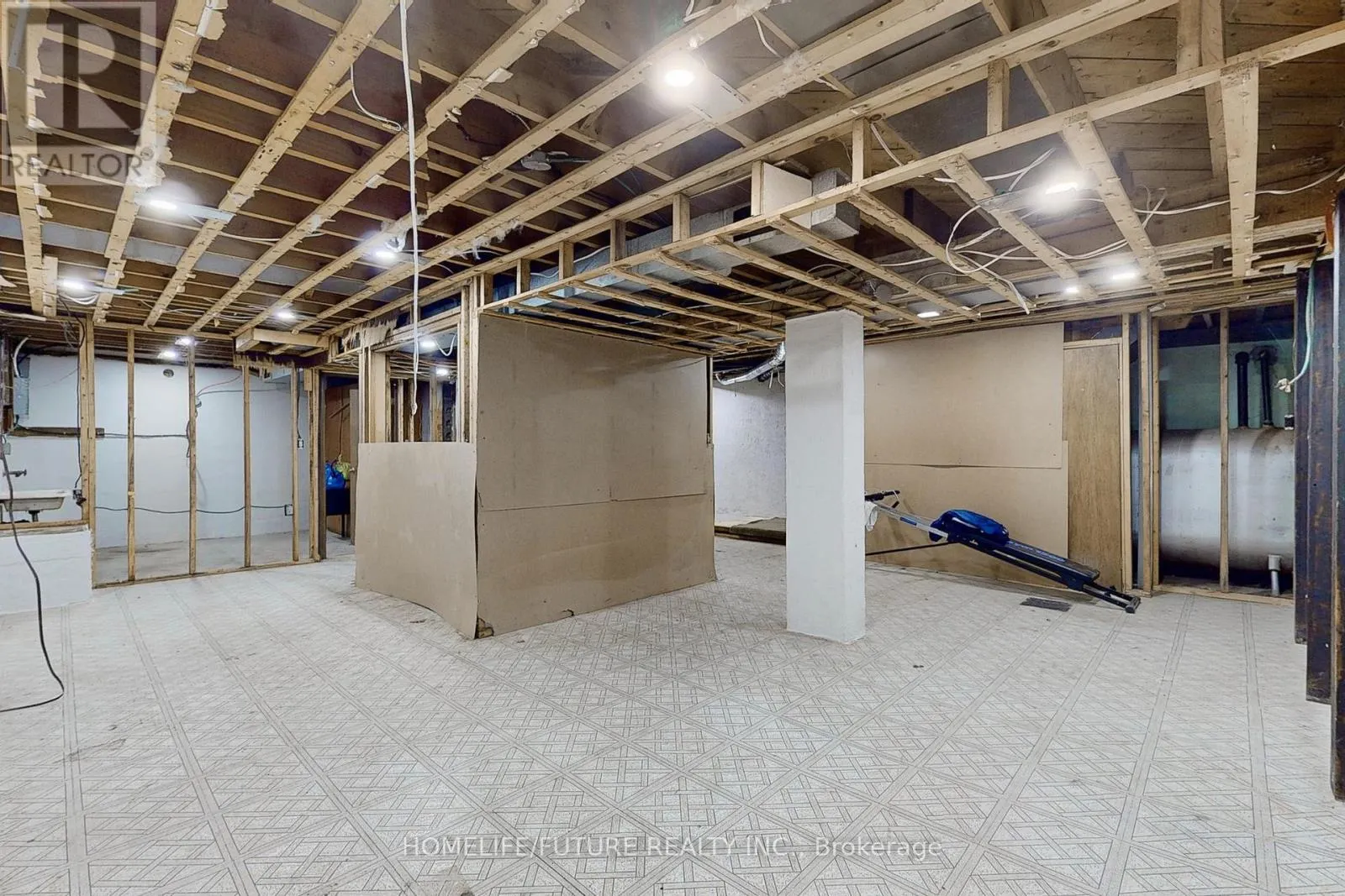 1496 SIMCOE STREET N