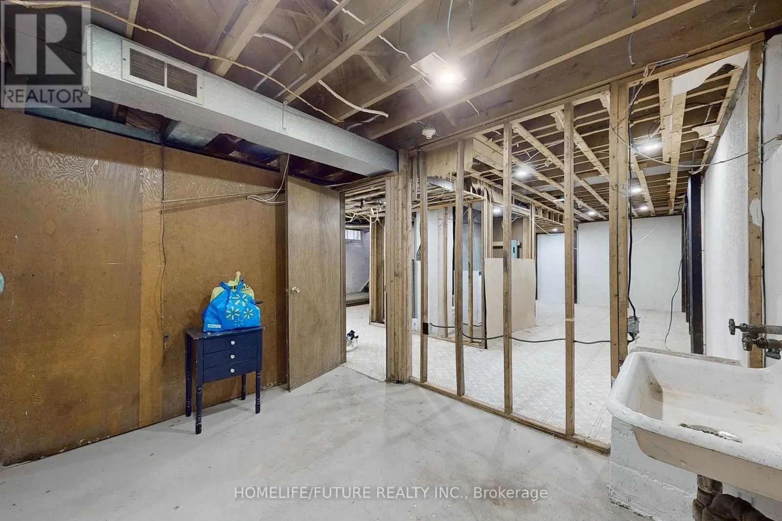 1496 SIMCOE STREET N