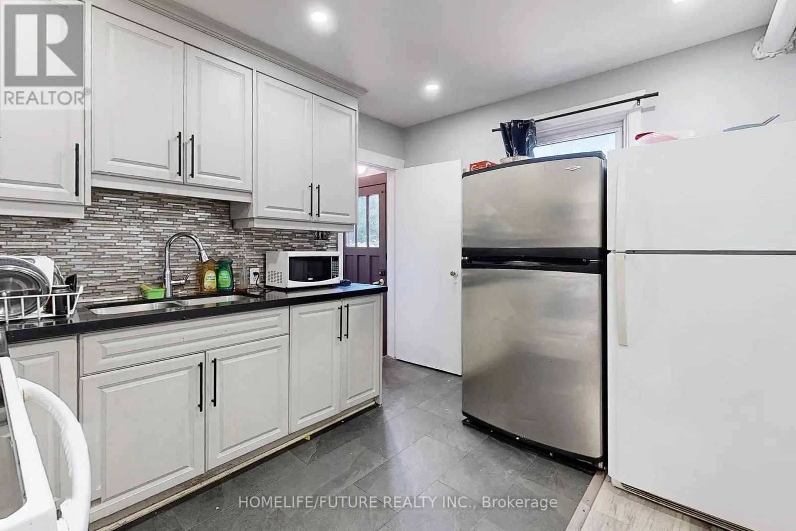 1496 SIMCOE STREET N