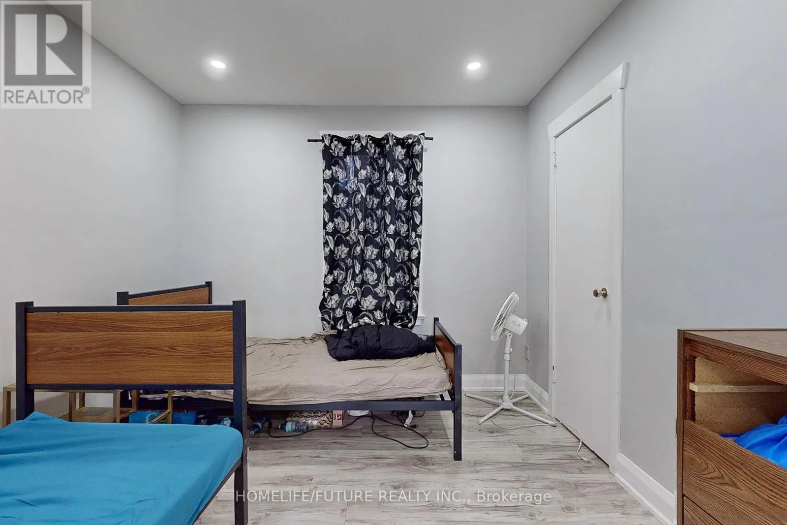1496 SIMCOE STREET N