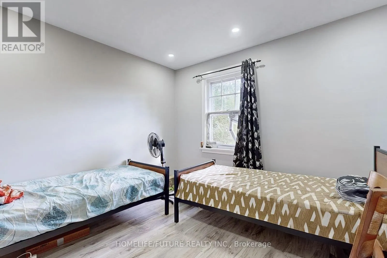 1496 SIMCOE STREET N