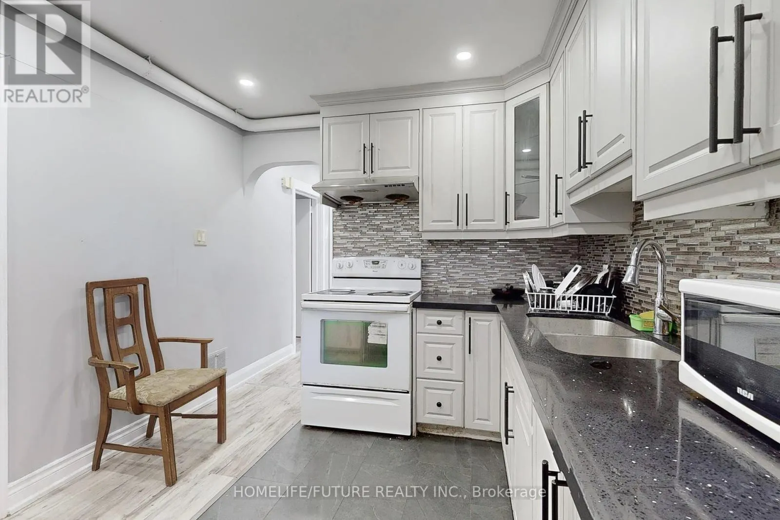 1496 SIMCOE STREET N