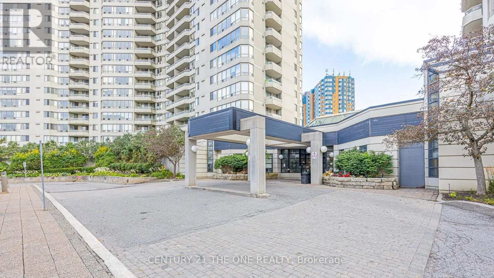 1808 - 150 ALTON TOWERS CIRCLE