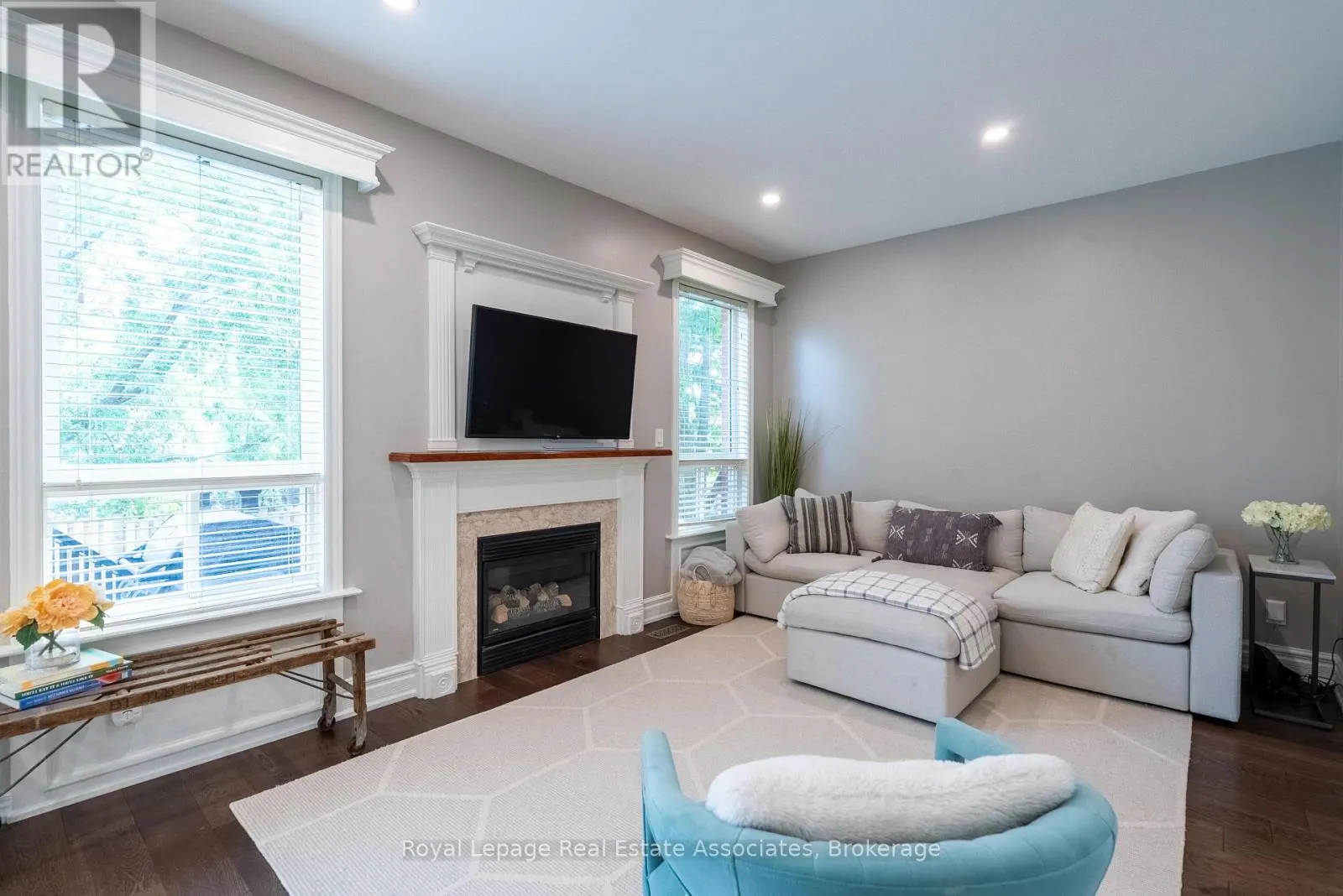 11 CODY AVENUE
