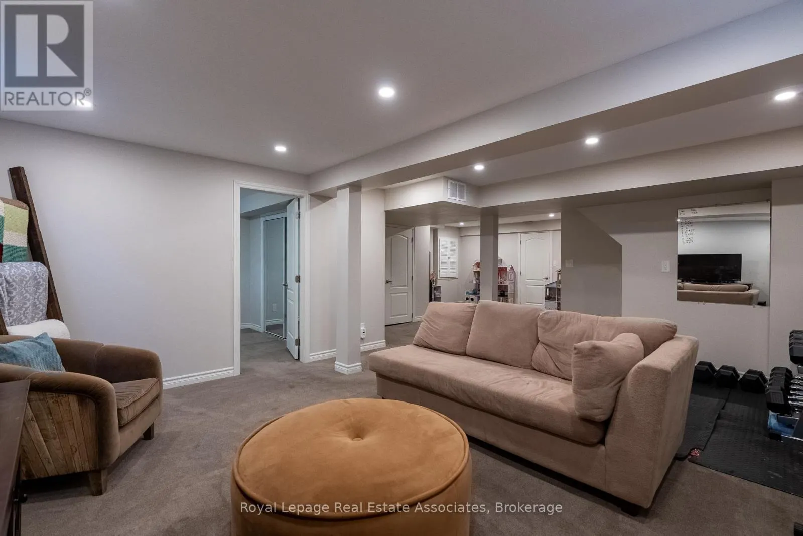 11 CODY AVENUE