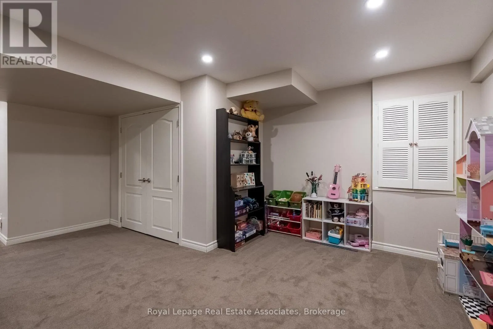 11 CODY AVENUE