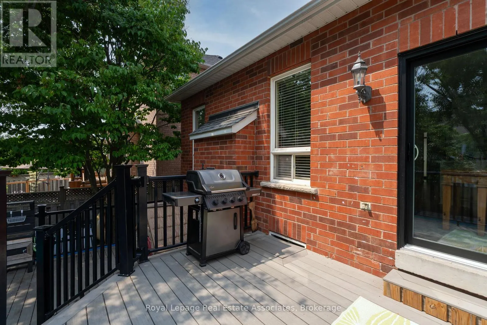 11 CODY AVENUE
