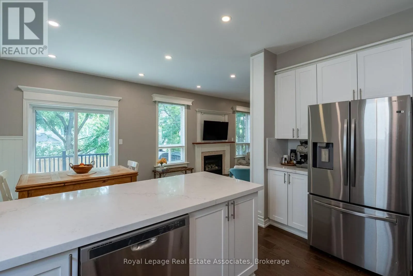 11 CODY AVENUE