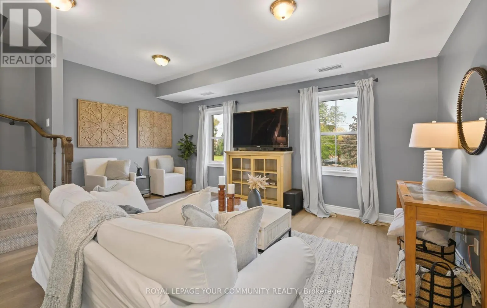 205 - 17 BALDWIN STREET N