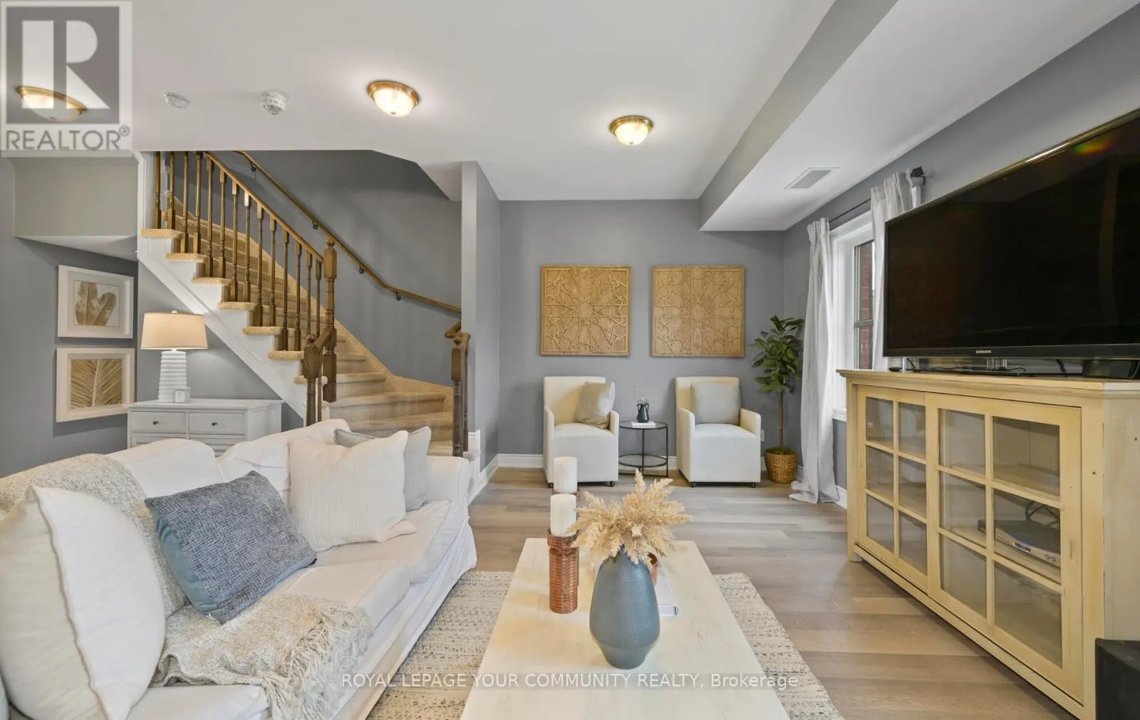 205 - 17 BALDWIN STREET N