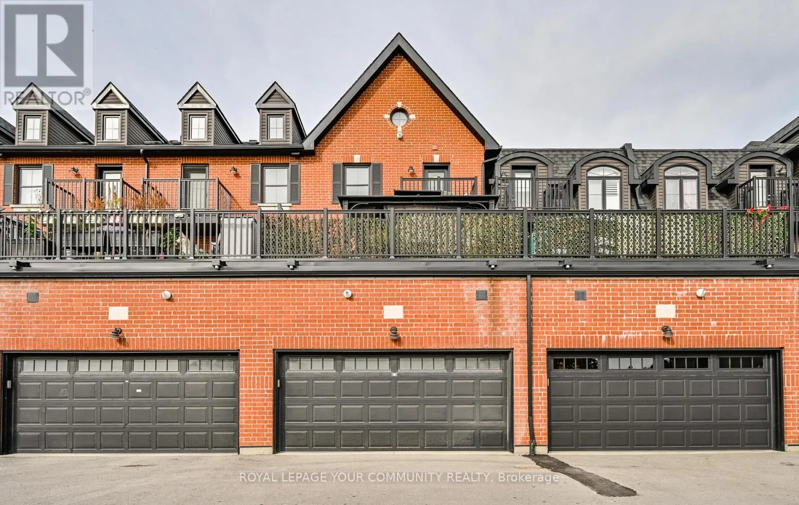 205 - 17 BALDWIN STREET N