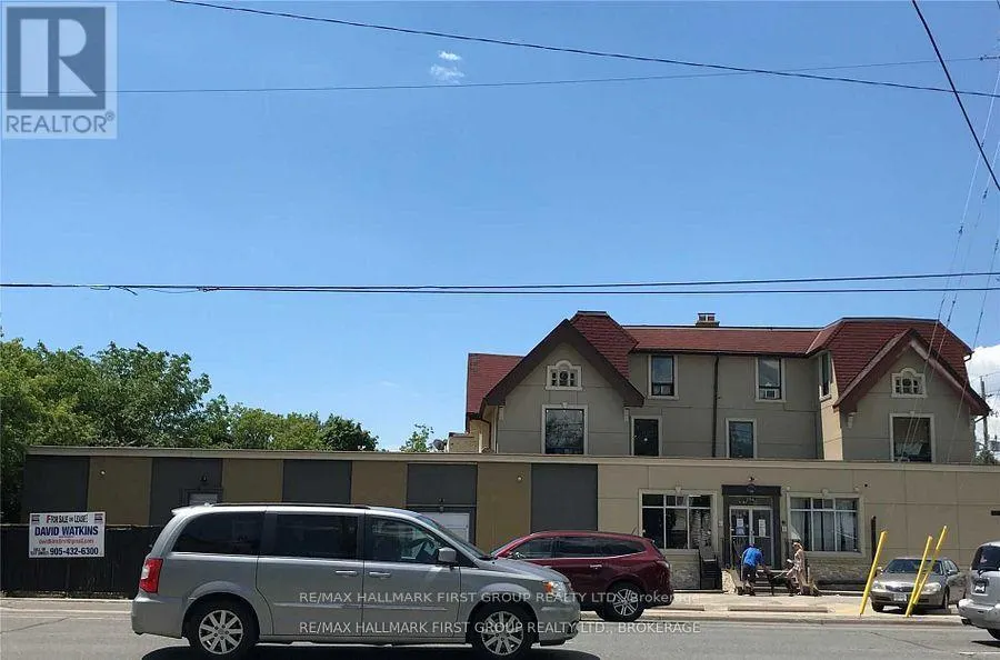 394 SIMCOE STREET S
