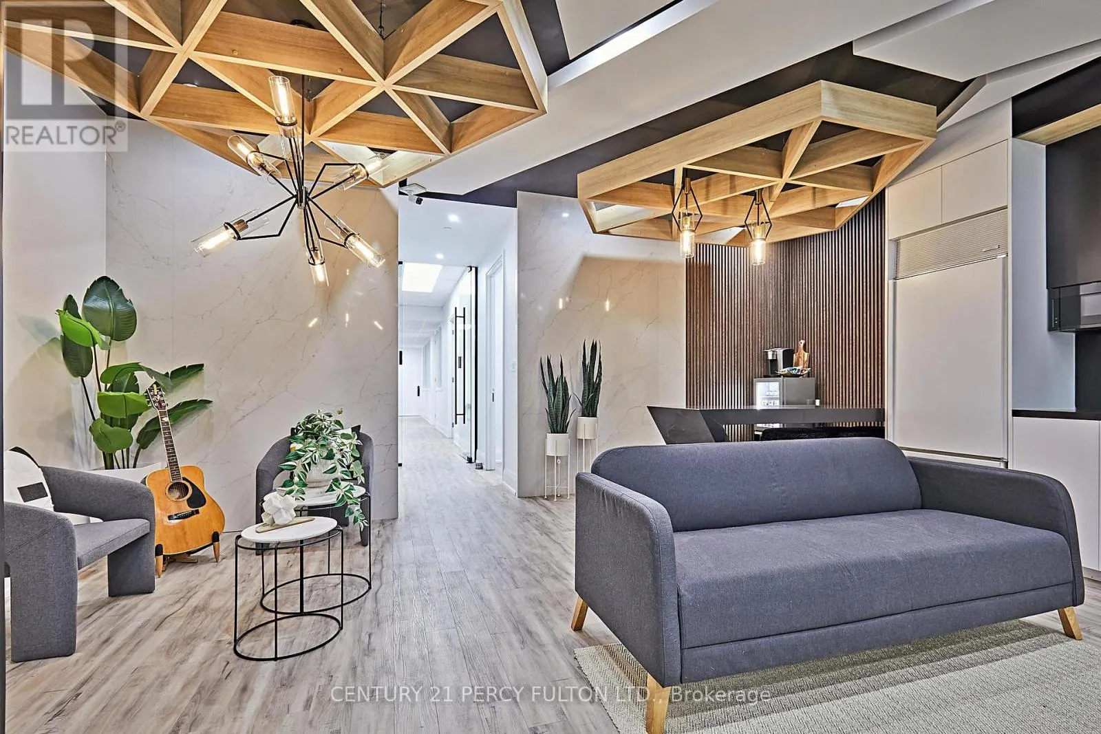 112 - 50 RICHMOND STREET E