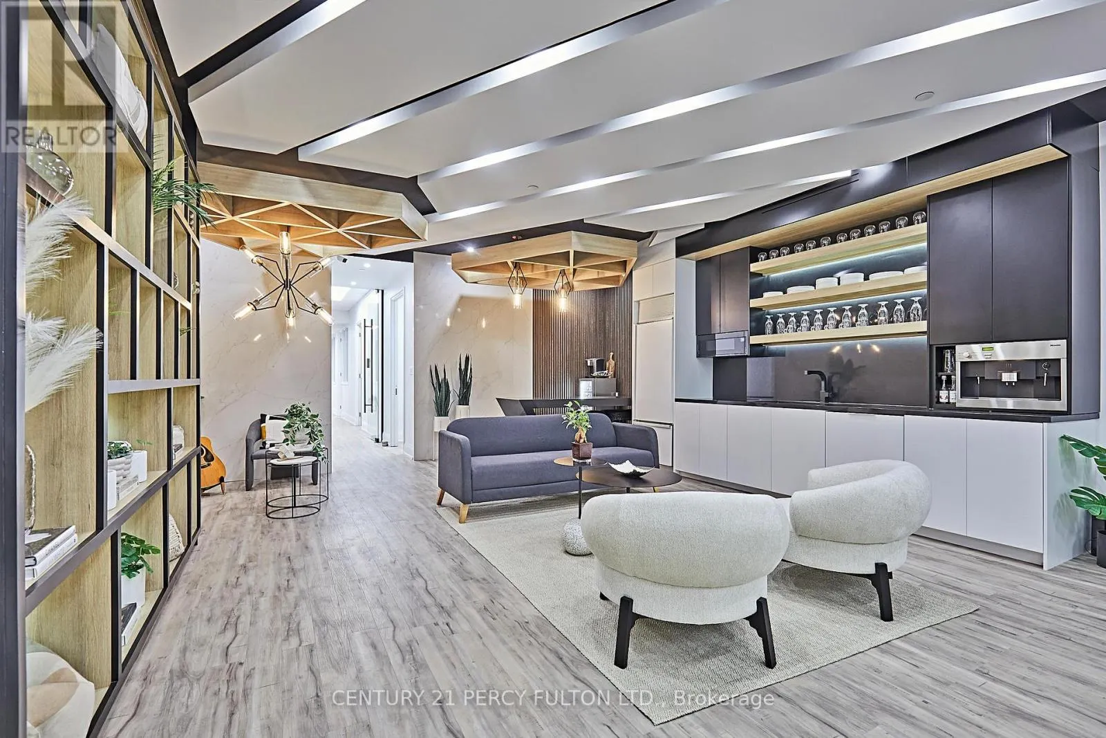 112 - 50 RICHMOND STREET E