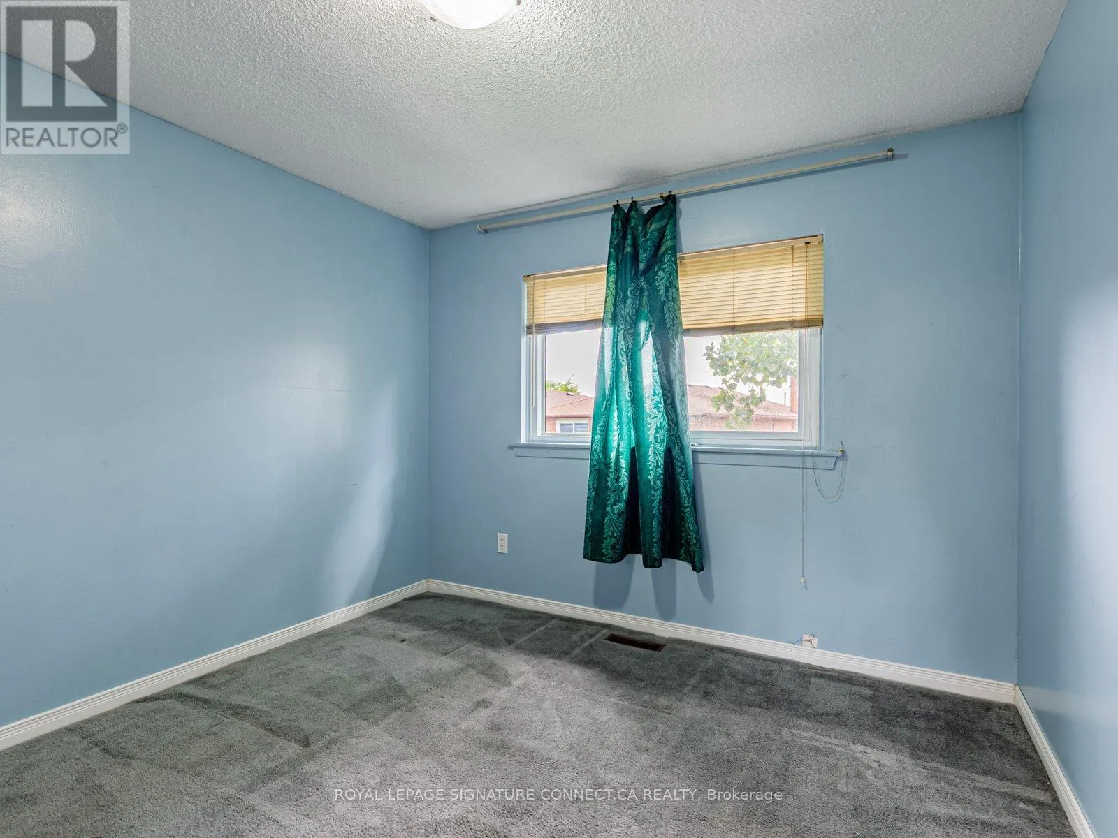 77 WHITE HEATHER BOULEVARD