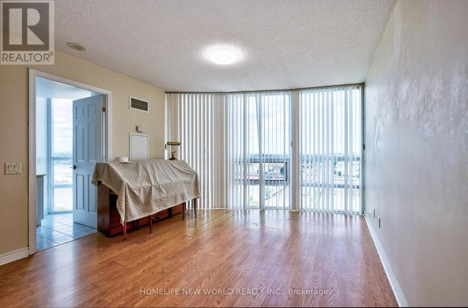1105 - 83 BOROUGH DRIVE