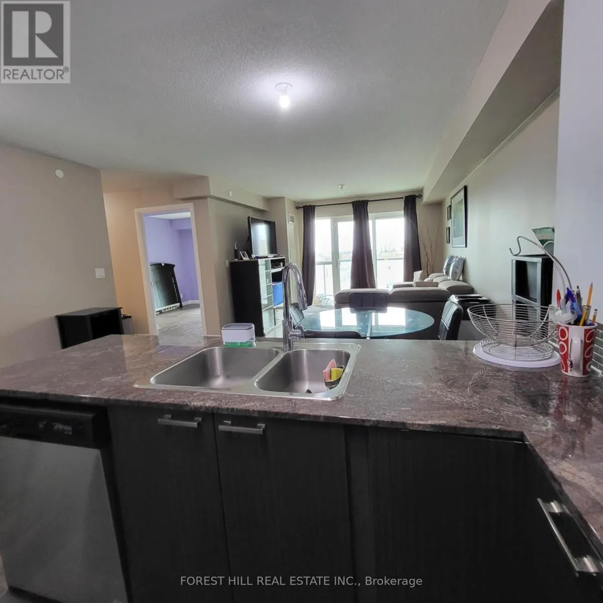701 - 2150 LAWRENCE AVENUE E