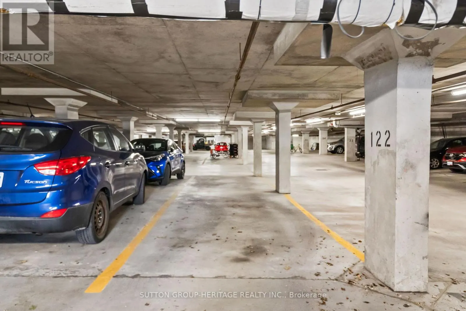 320 - 193 LAKE DRIVEWAY W