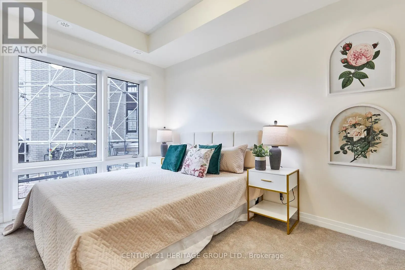 10 - 145 TAPSCOTT ROAD