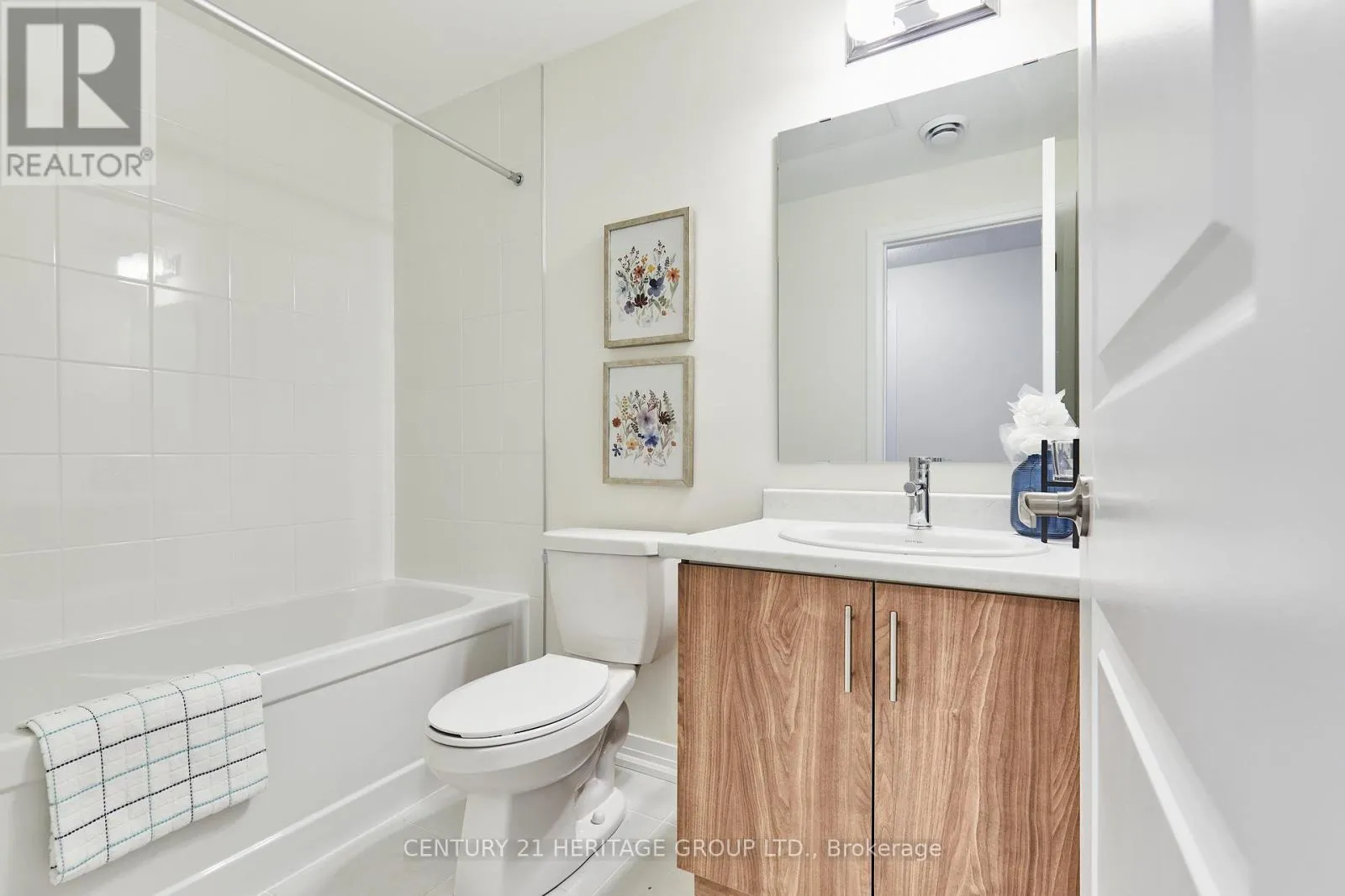 10 - 145 TAPSCOTT ROAD
