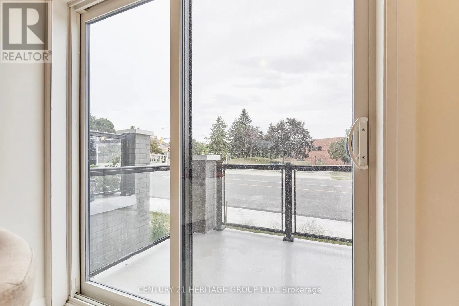 10 - 145 TAPSCOTT ROAD