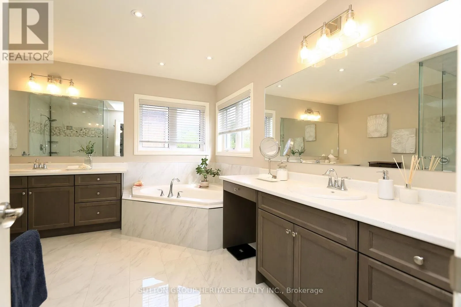 30 HUNWICKS CRESCENT